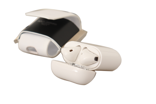 Монохромний шкіряний чохол Dolce &amp; Gabbana Chic Airpods