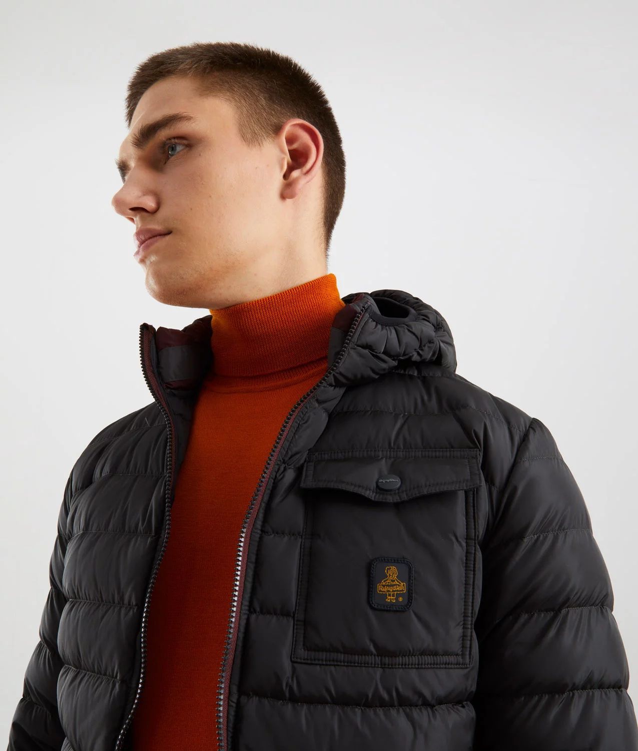 Стильний пуховик Refrigiwear з капюшоном і кишенями