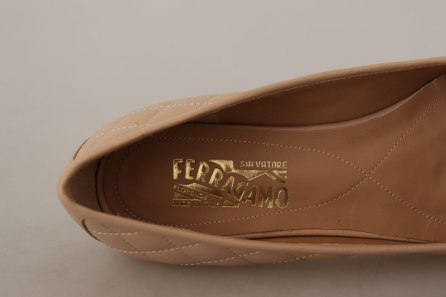Елегантні стьобані шкіряні балетки Salvatore Ferragamo - шикарний двоколірний дизайн