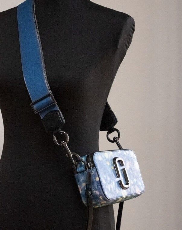 Сумка Marc Jacobs The Snapshot, шкіряна сумка через плече з синім аквареллю і принтом