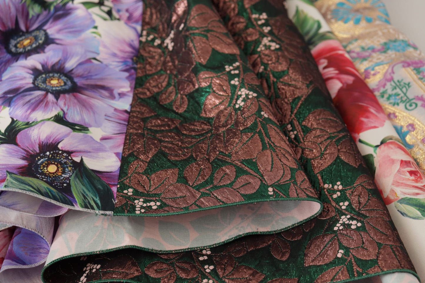 Елегантна шовкова сукня Dolce &amp; Gabbana у стилі печворк