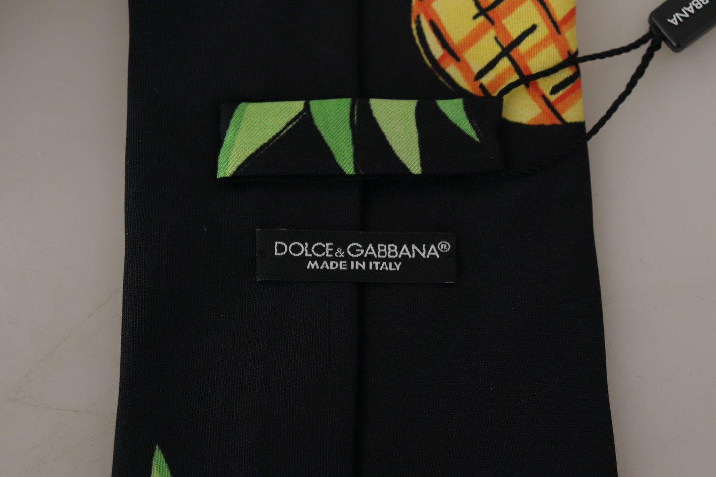Елегантна чорна шовкова краватка Dolce &amp; Gabbana для вишуканого стилю
