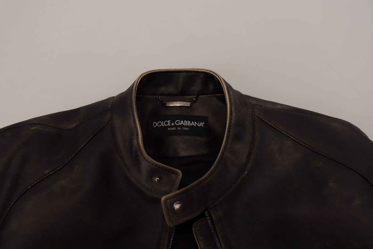 Елегантна чорна шкіряна куртка Dolce &amp; Gabbana зі сріблястими деталями