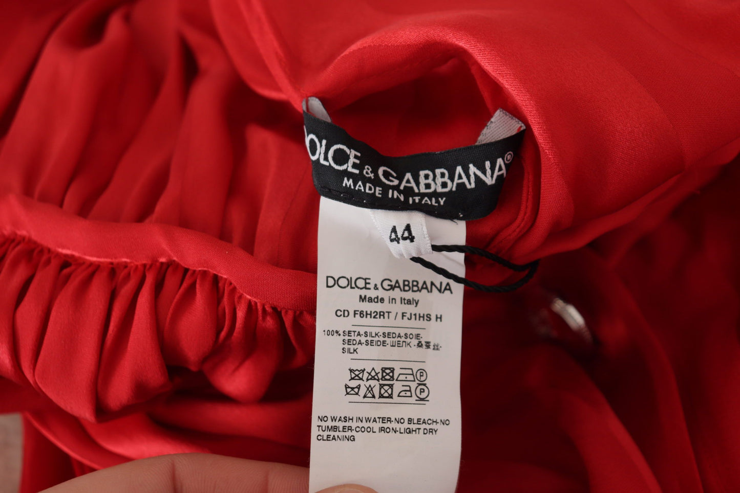 Елегантна червона шовкова сукня міді Dolce &amp; Gabbana з ґудзиками