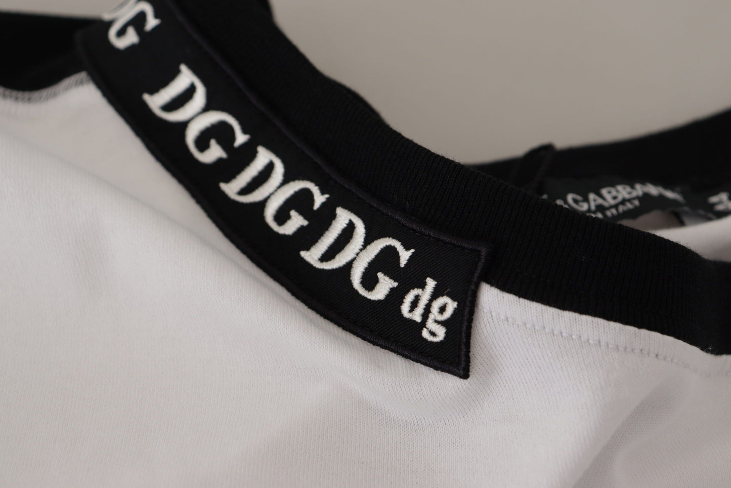 Елегантна футболка Dolce &amp; Gabbana з круглим вирізом і надписом