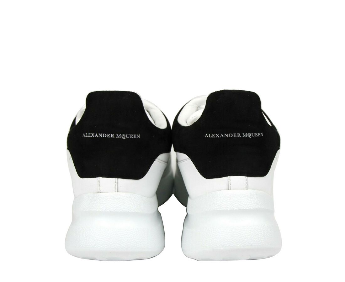 Жіночі білі шкіряні замшеві кросівки Alexander McQueen