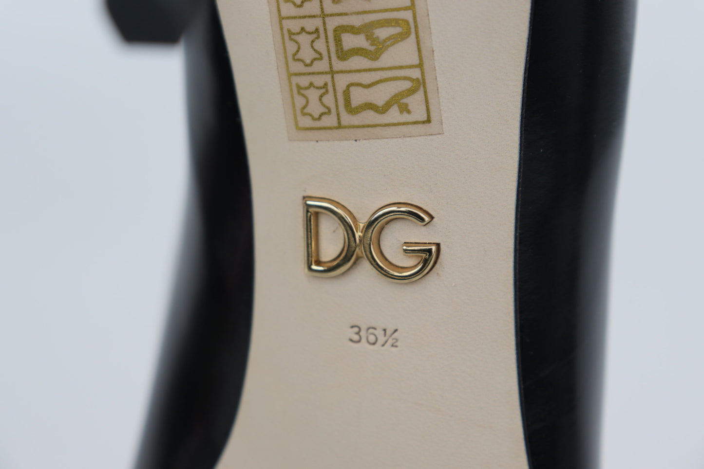 Елегантні туфлі Dolce &amp; Gabbana з квітковим кристалом