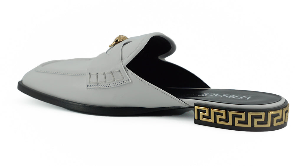 Елегантні білі шкіряні батфорти Versace