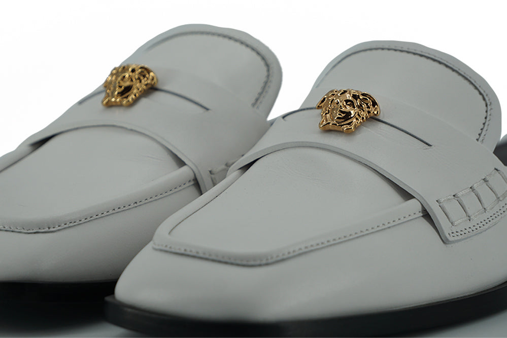 Елегантні білі шкіряні батфорти Versace