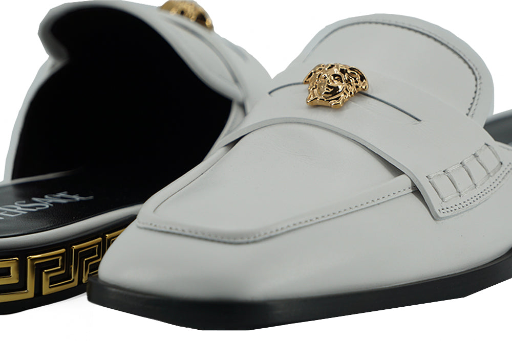 Елегантні білі шкіряні батфорти Versace
