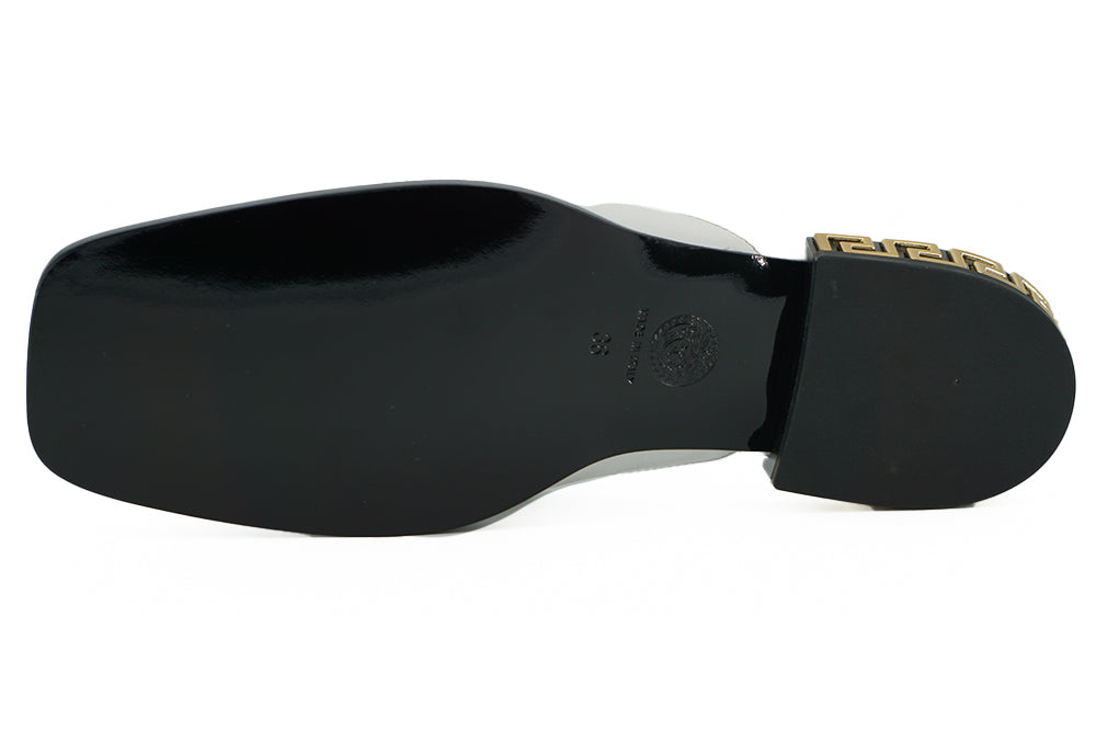 Елегантні білі шкіряні батфорти Versace