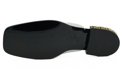 Елегантні білі шкіряні батфорти Versace