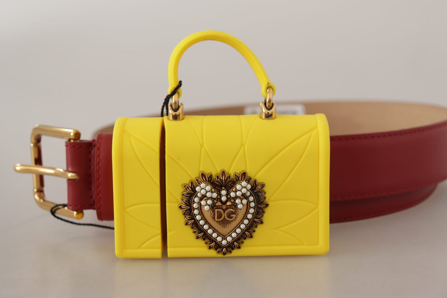 Елегантний червоний шкіряний ремінь Dolce &amp; Gabbana з вигравіруваною пряжкою