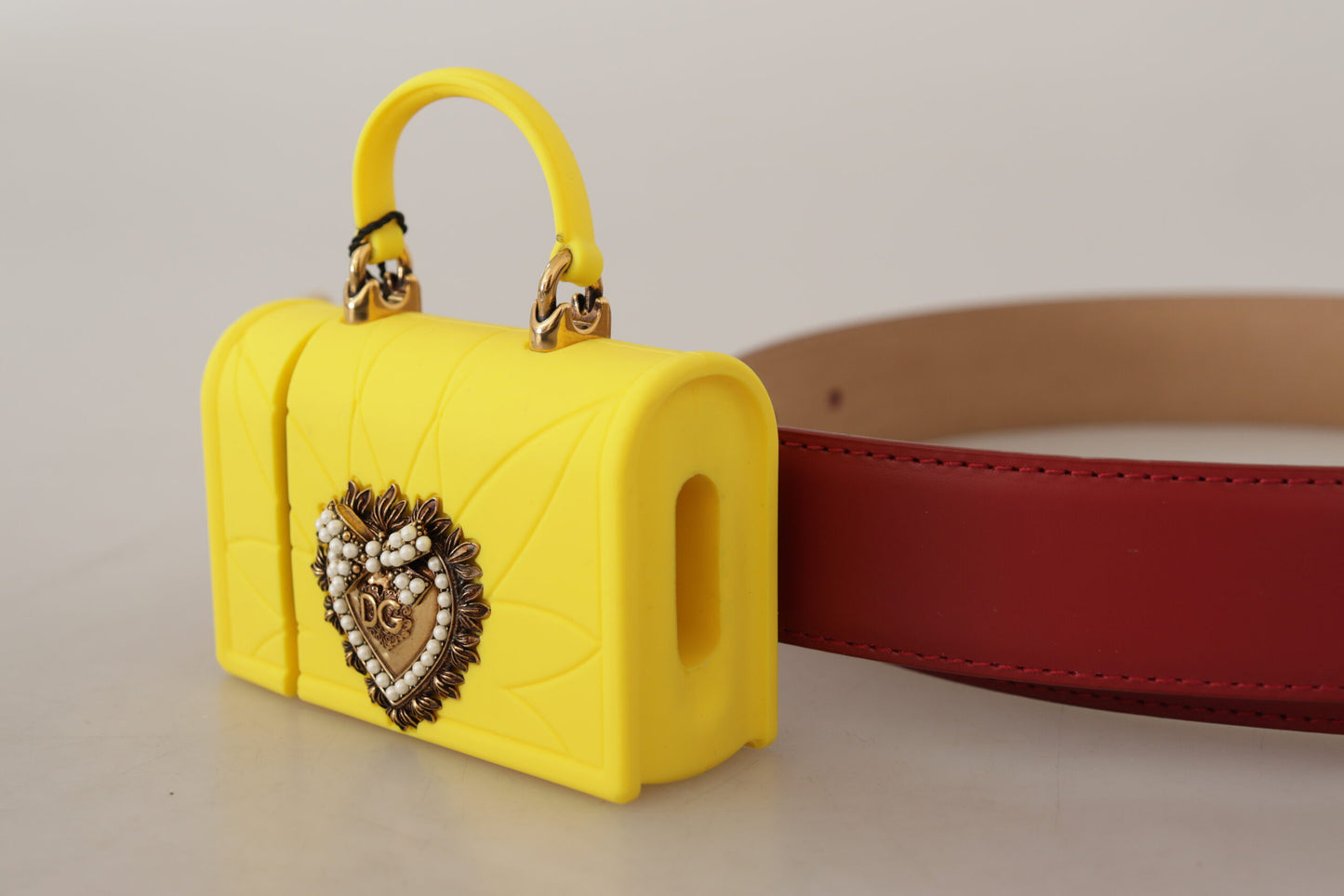 Елегантний червоний шкіряний ремінь Dolce &amp; Gabbana з вигравіруваною пряжкою