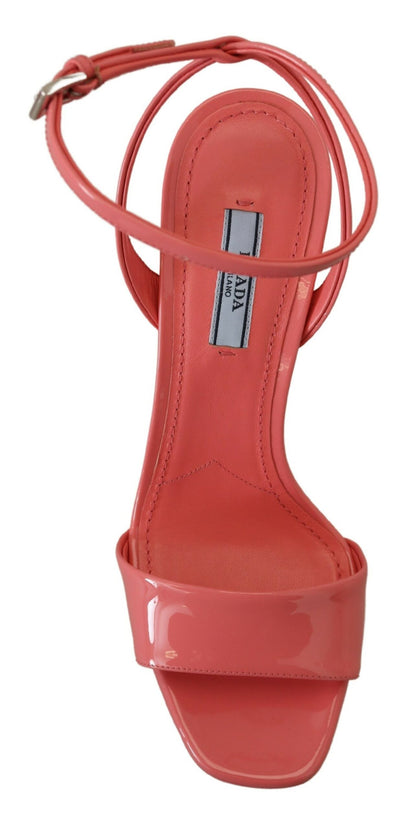 Розкішні рожеві лаковані босоніжки на платформі Prada Chic