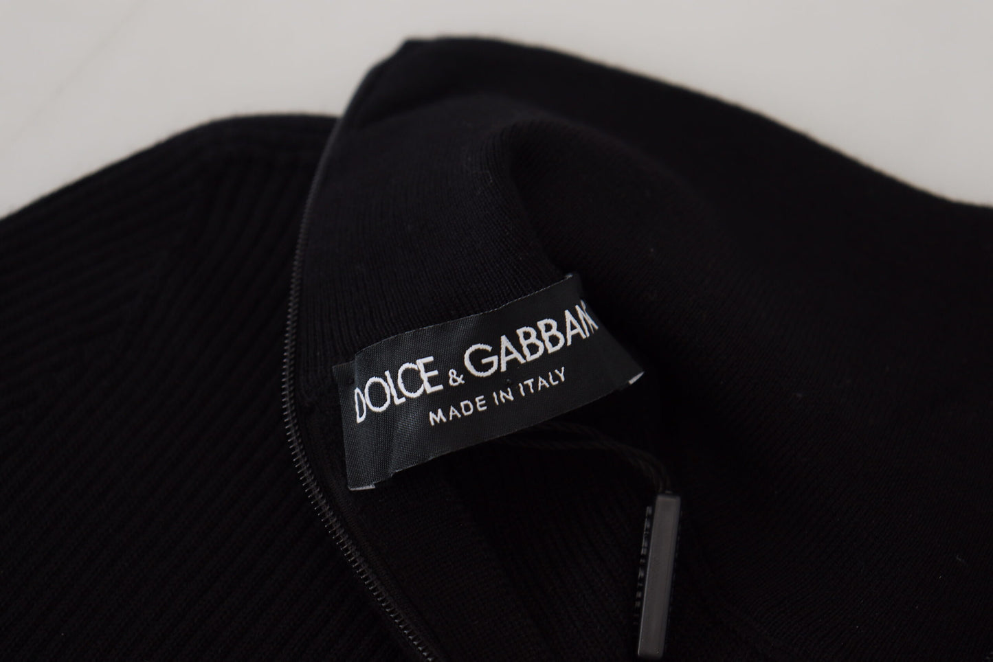 Елегантна чорна вовняна водолазка на півзастібці Dolce &amp; Gabbana