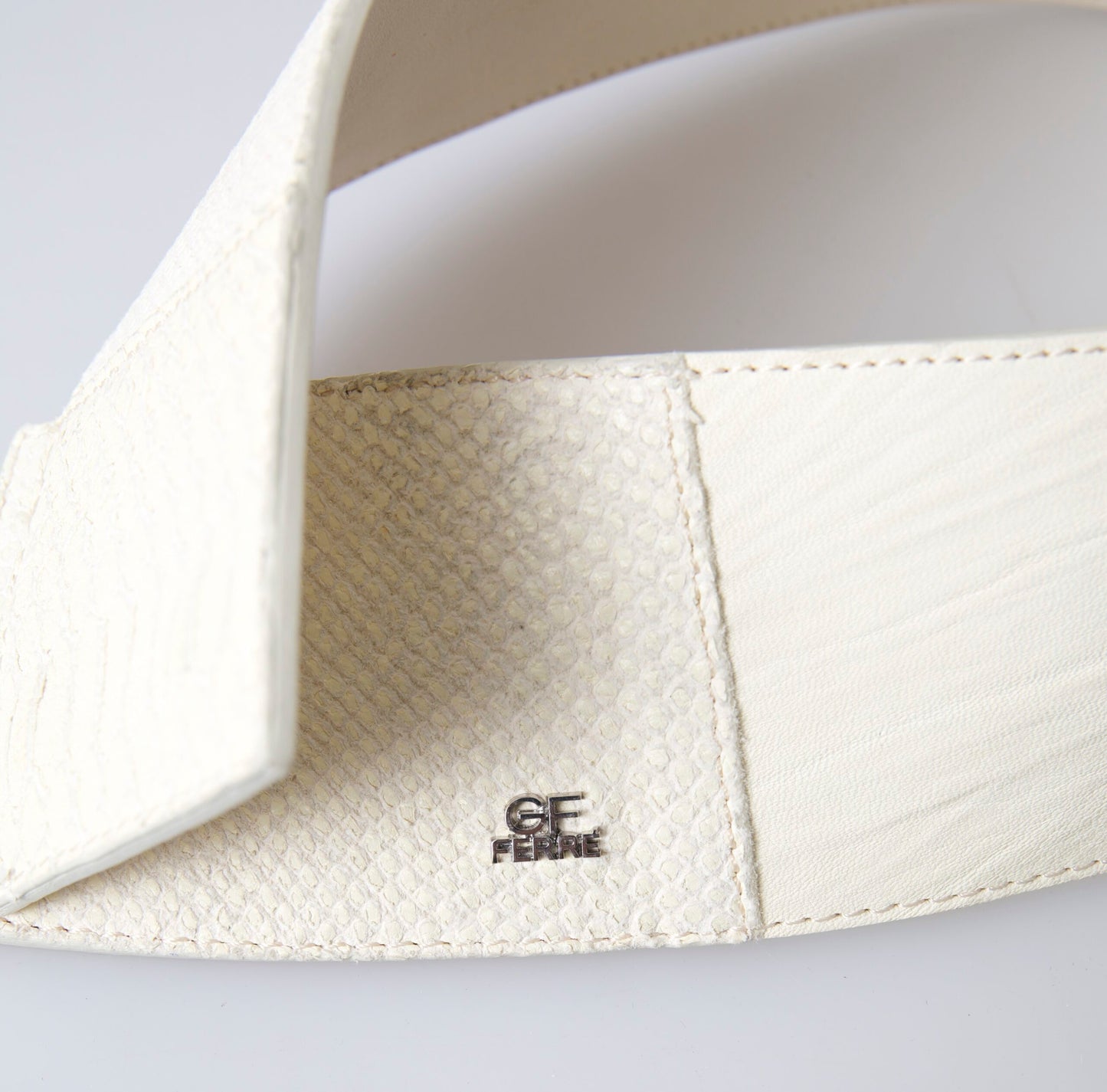 Модний ремінь із застібками GF Ferre Chic Off White