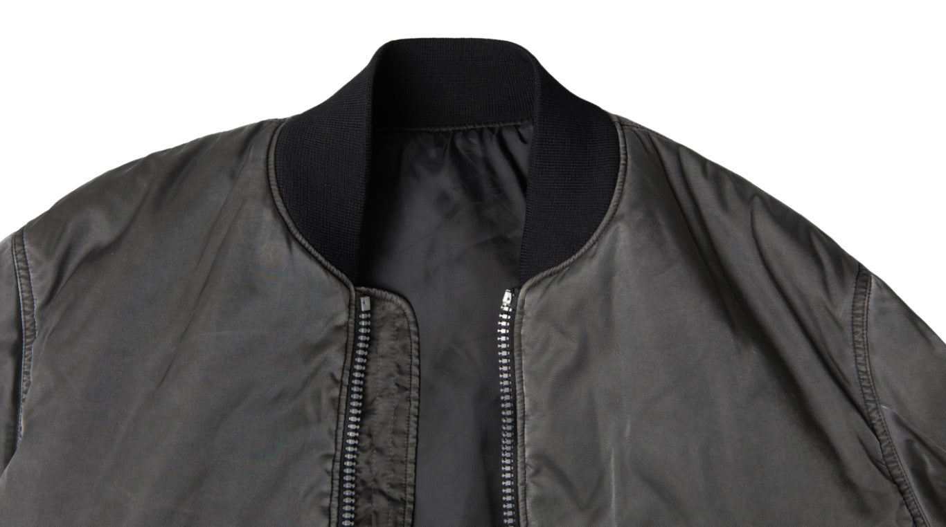 Елегантний сірий бомбер MM6 Maison Margiela із повною застібкою