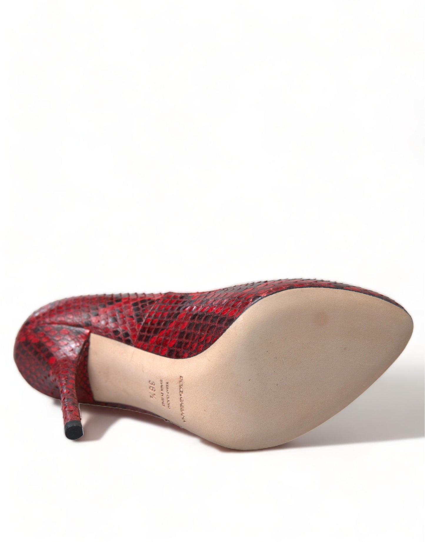 Човники Dolce &amp; Gabbana Red Almond Toe зі зміїної шкіри та мереживні шкарпетки