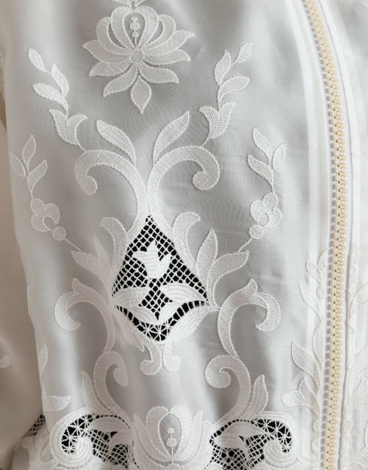 Елегантний білий шовковий бомбер Dolce &amp; Gabbana