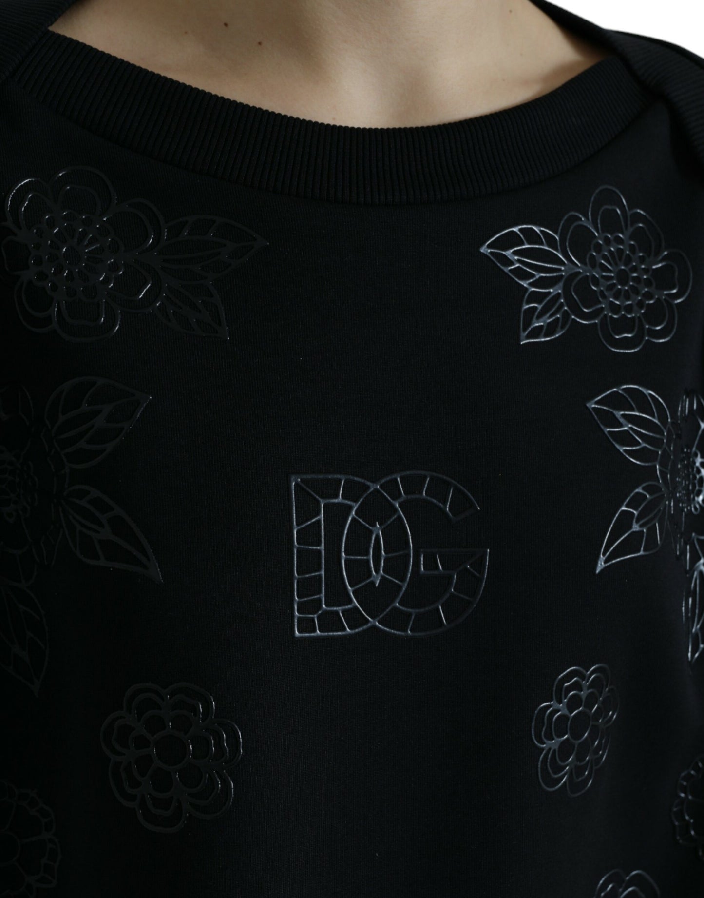 Елегантний чорний светр Dolce &amp; Gabbana з квітковою аплікацією