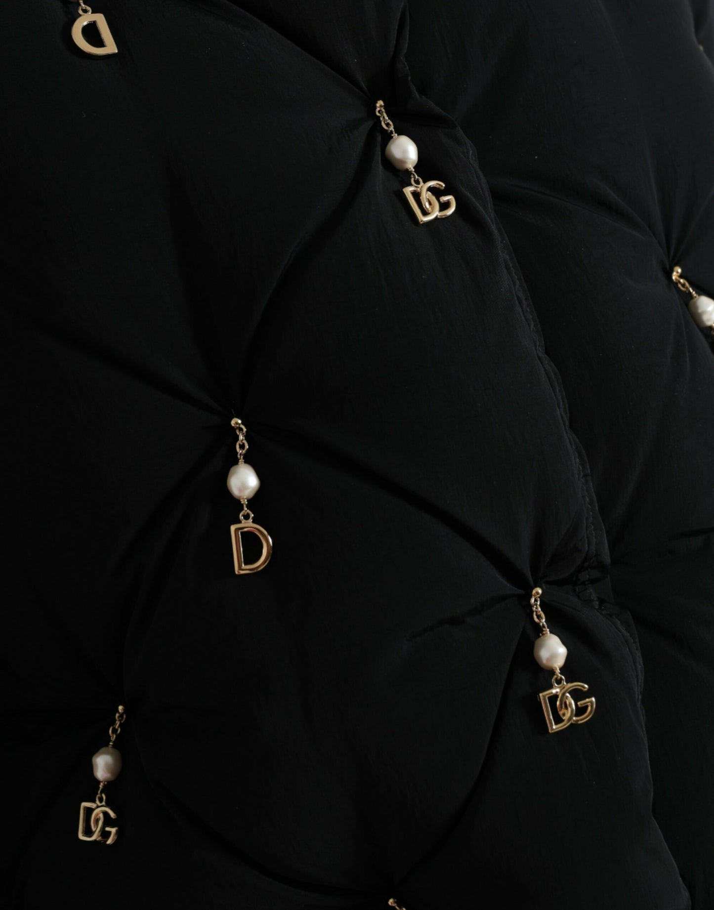 Елегантна стьобана куртка Dolce &amp; Gabbana з перламутровим декором