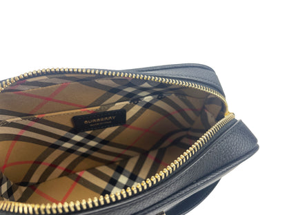 Маленька шкіряна сумка з логотипом Burberry Camera Crossbody TB