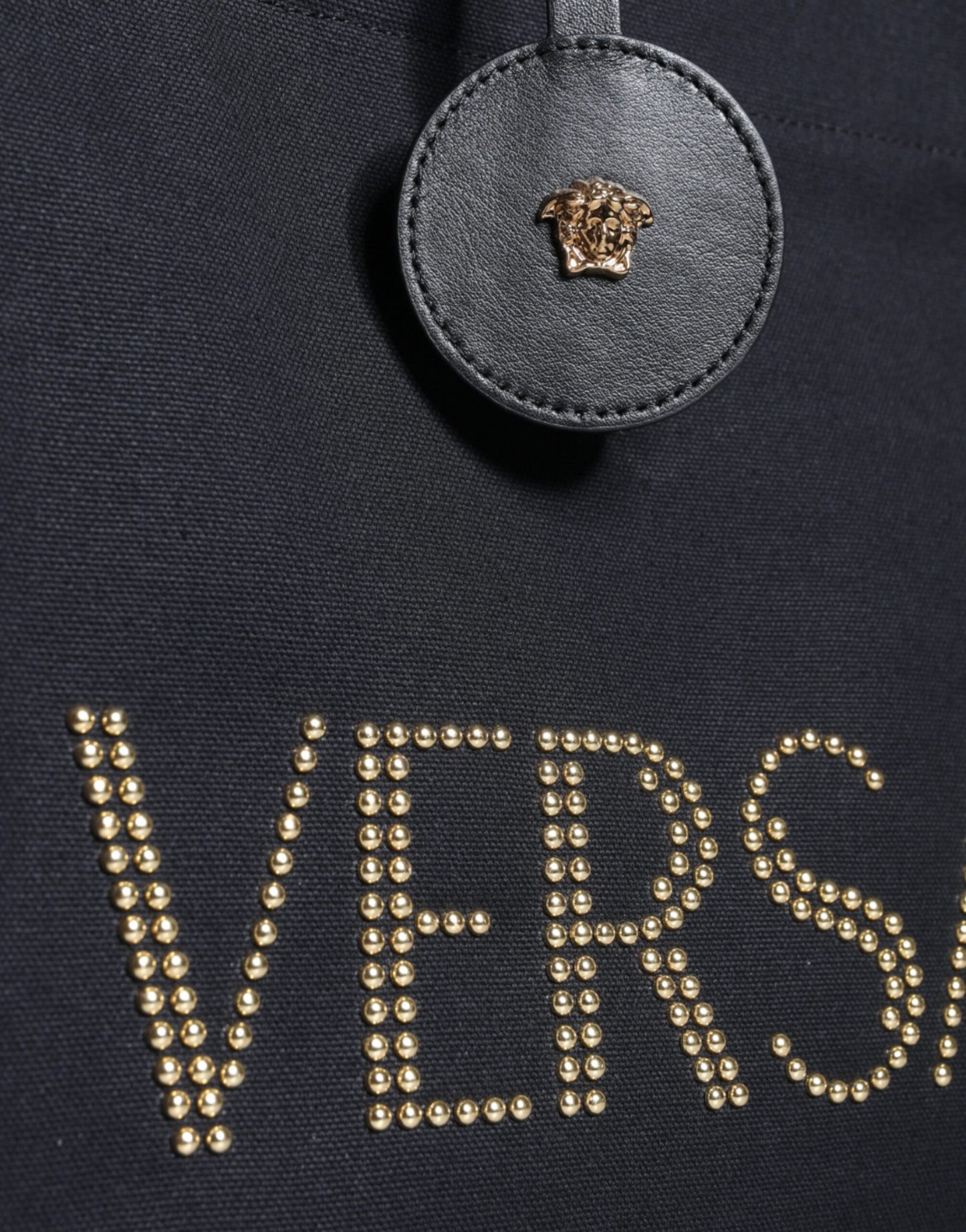 Чорна шкіряна сумка через плече з логотипом Versace із верхньою ручкою