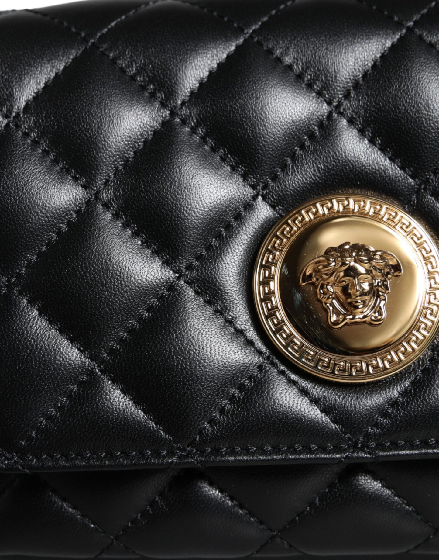 Чорна стьобана шкіряна сумка Versace через плече