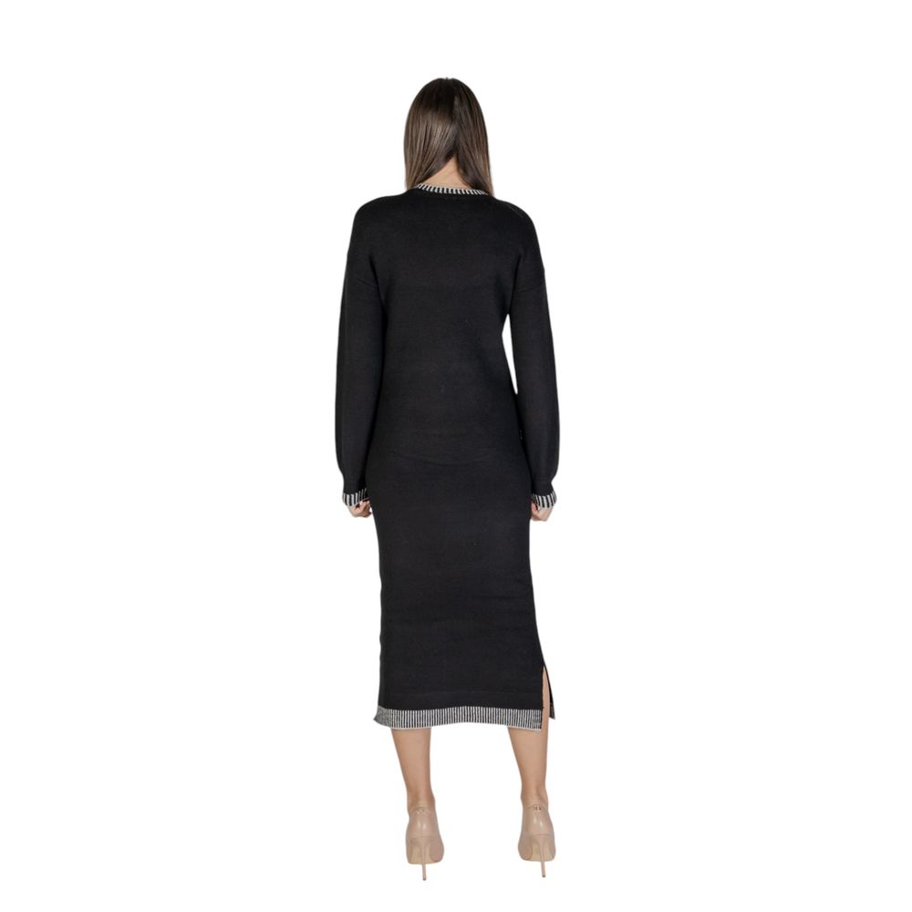Чорна поліестерова сукня Vila Clothes
