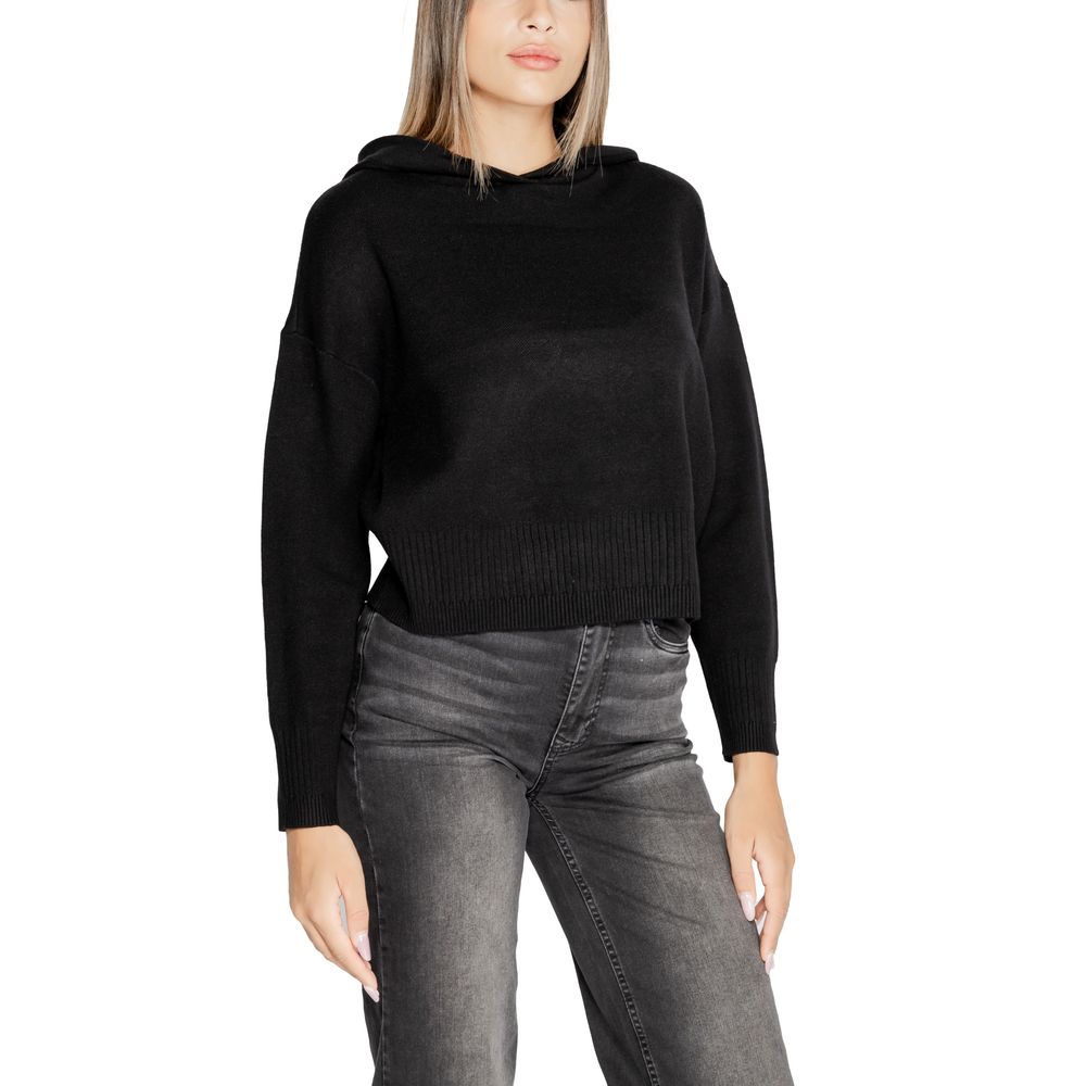 Чорний віскозний топ і футболка Vero Moda